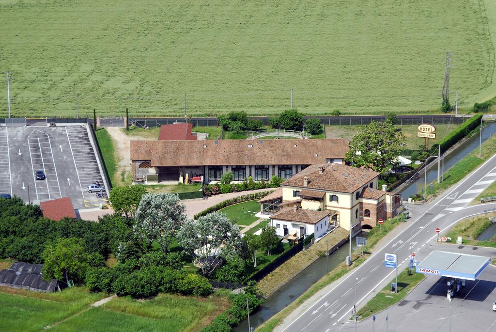 Hotel Vecchio Molino Zevio Exterior foto